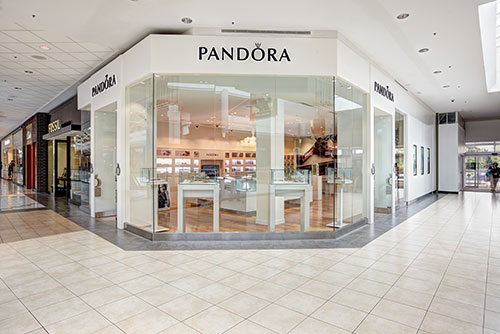 Pandora charms jewelry storefront photography for Mapleview Mall Burlington Ontario Bochsler photography