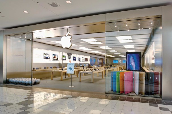 Storefront Photography of Apple consumer electronics in Mapleview Shopping Centre in Burlington
