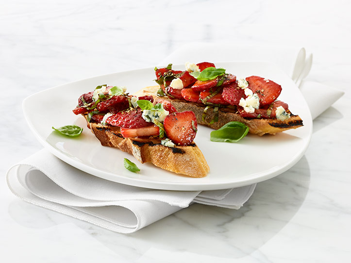 Produce recipe photography of strawberry basil crostini for Mucci International Marketing